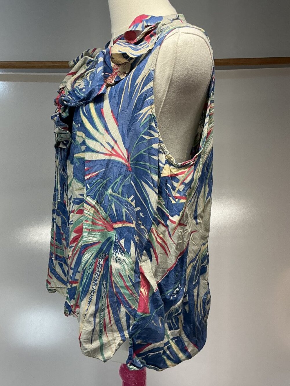 Chaps XL Blue Tropical Ruffle Tie Neck Sleeveless Blouse Boho Resort Top - Picture 9 of 14